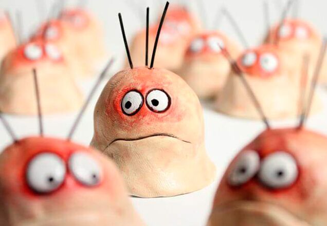 Figures symbolizing warts